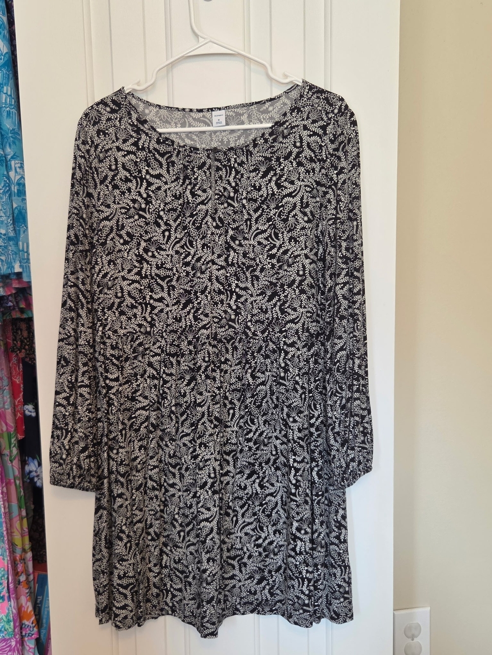 Old Navy Medium Black and White Floral Long Sleeve Dress